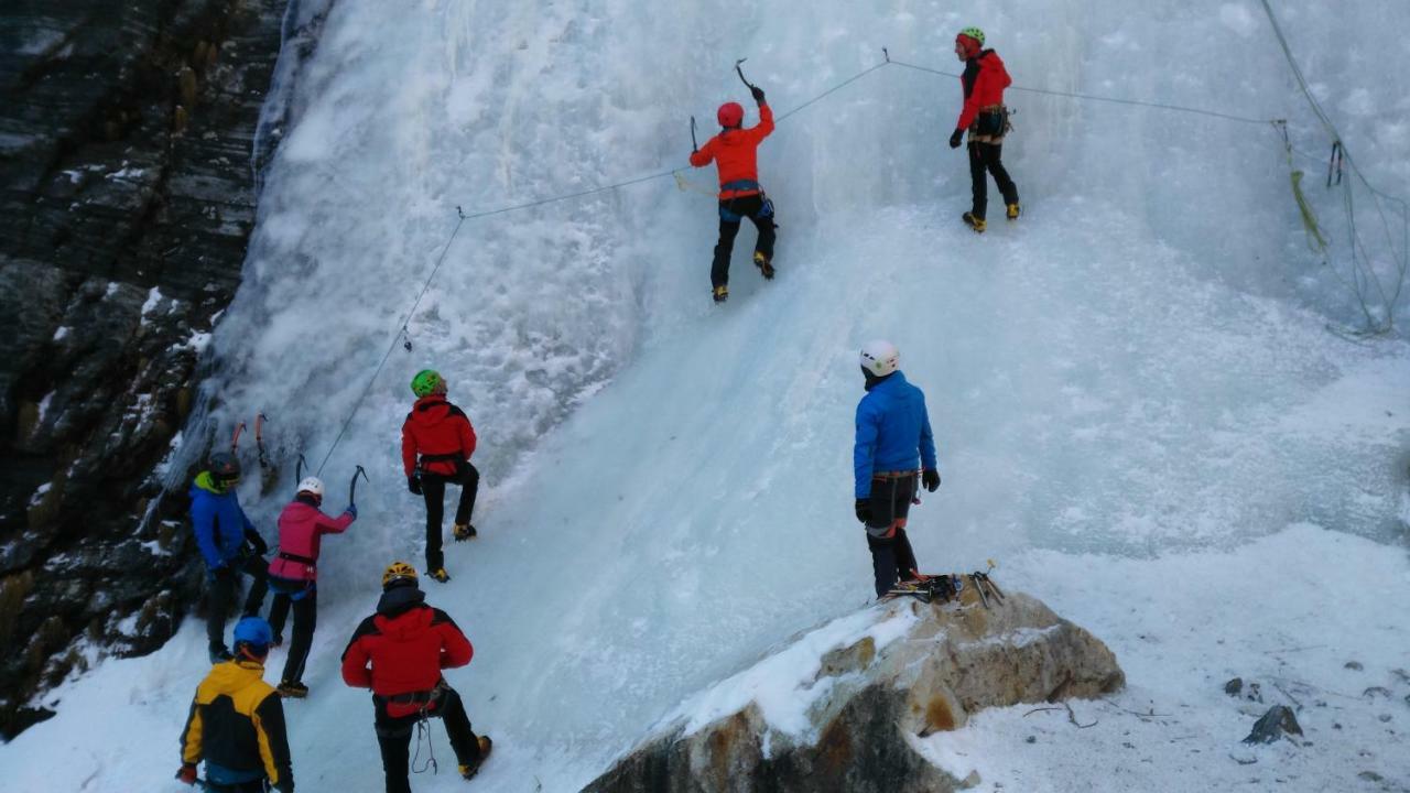Masherbrum Outdoor Travelling Hostel เฉิงตู ภายนอก รูปภาพ